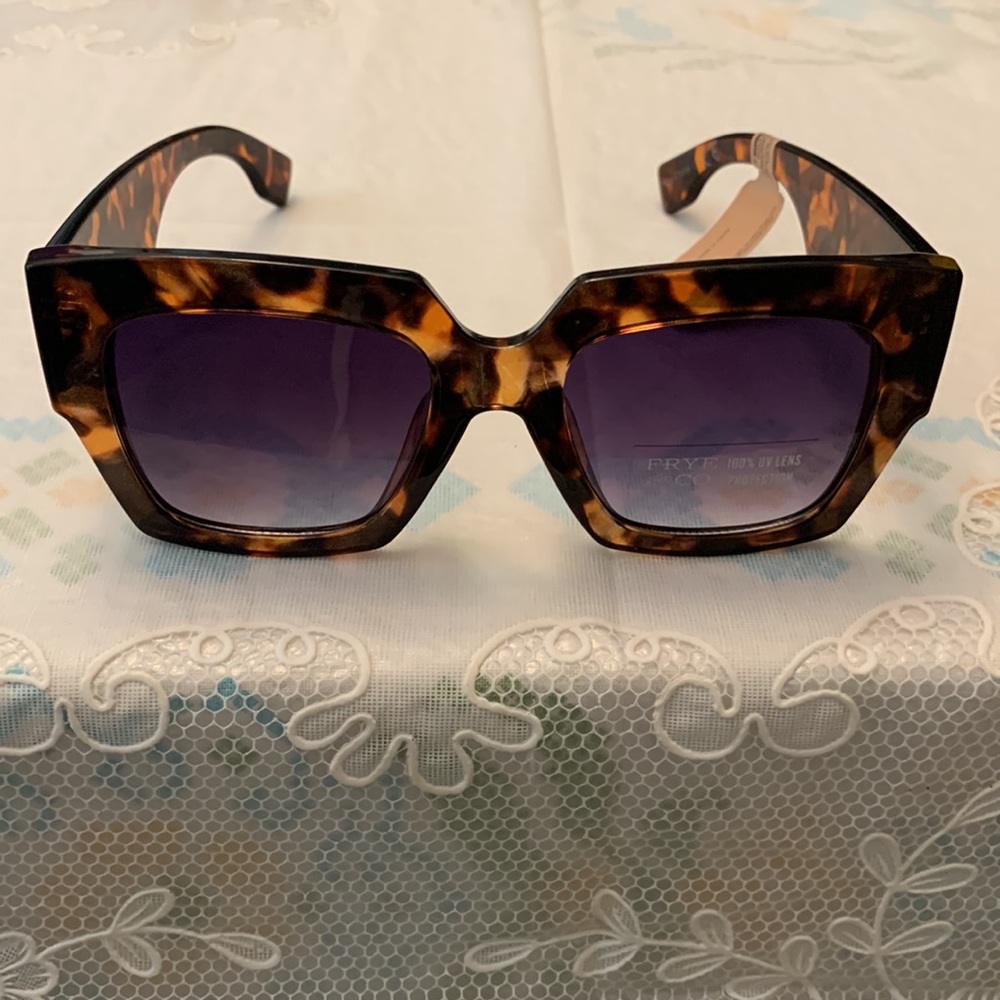 Frye and Co. Tortoise Sunglasses - Picture 1 of 17